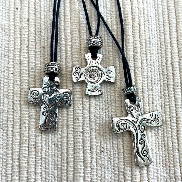 Silver cross layered necklace. - Picture 1 of 7